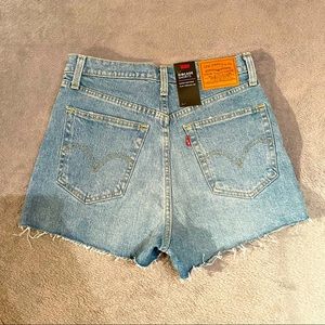 NWT Levis Ribcage Shorts Light Wash Women’s 28